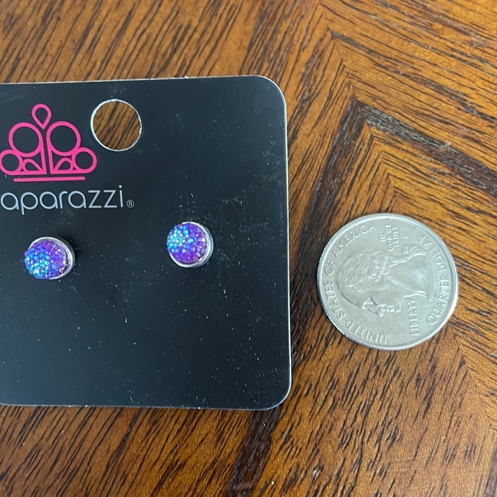 2 Pairs Paparazzi Stud Earrings - Picture 3 of 4